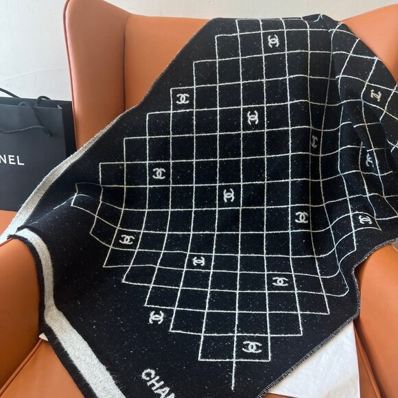 Chanel scarf - Picture 5 of 6